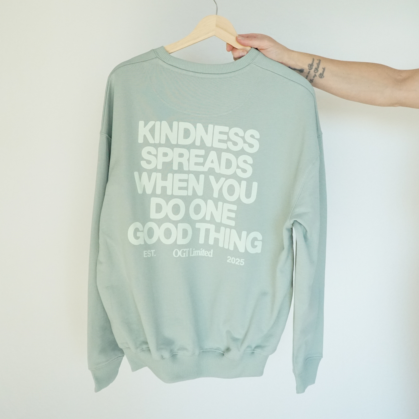 OVERSIZED 'KINDNESS SPREADS' CREWNECK